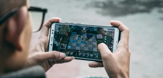 American players play 12 hours a week, moving the most popular platform.